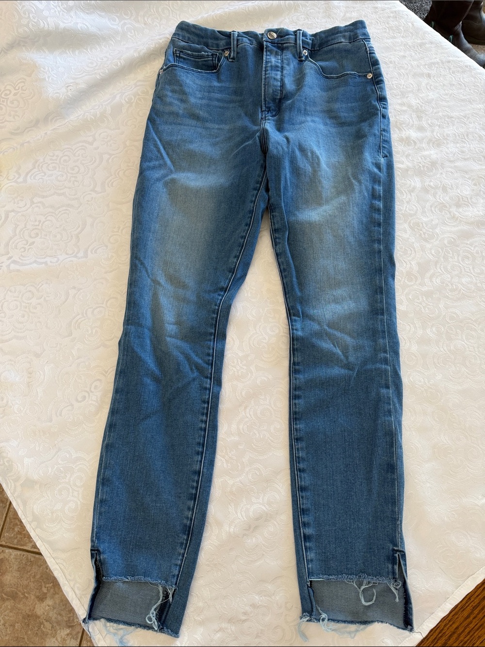 Good American High-Rise Slim Straight Jeans in Medium Blue